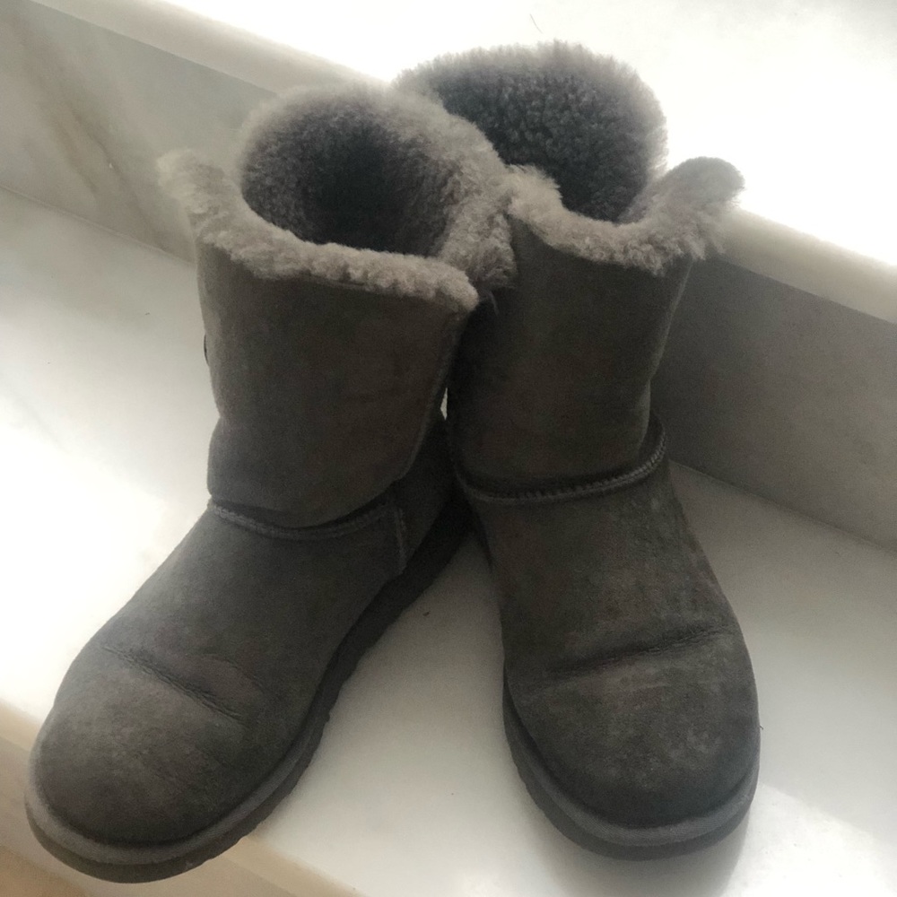 Grey uggs size 8